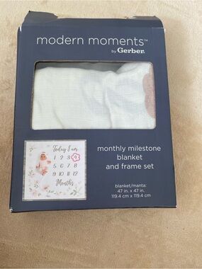 Gerber modern moments Navy Box with White Milestone Blanket